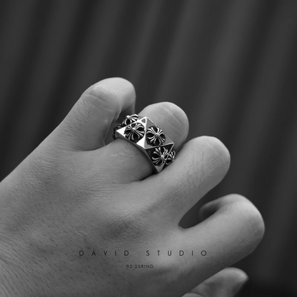 CH PLUS PENTAGON RING