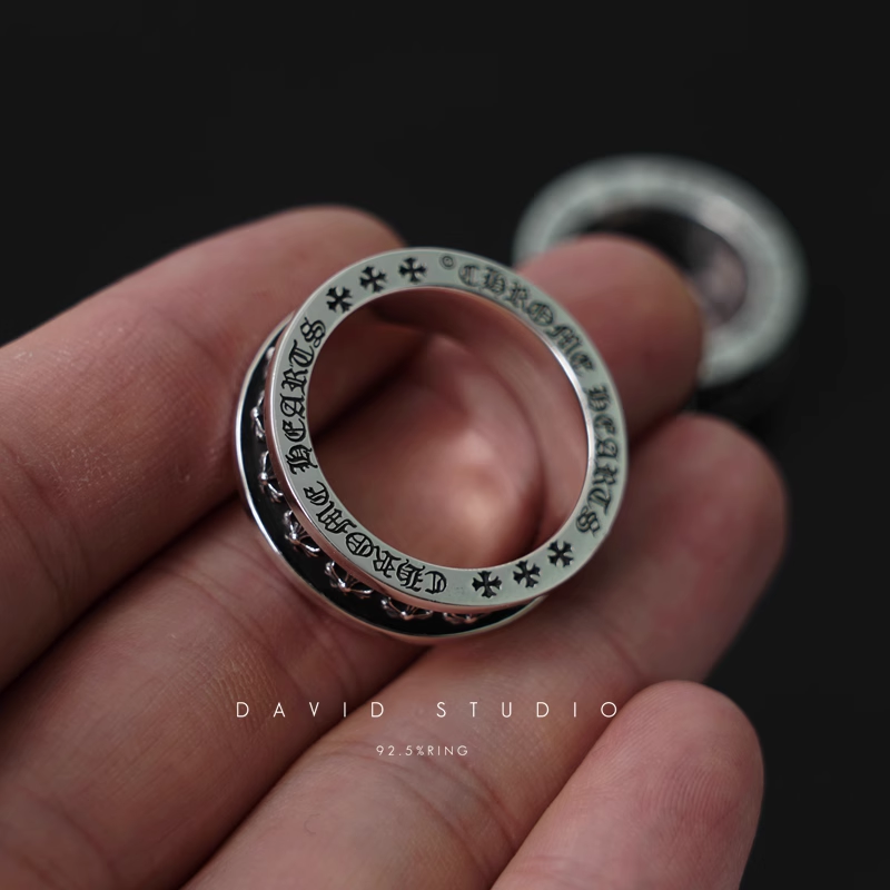 TINY CH PLUS SPINNER RING