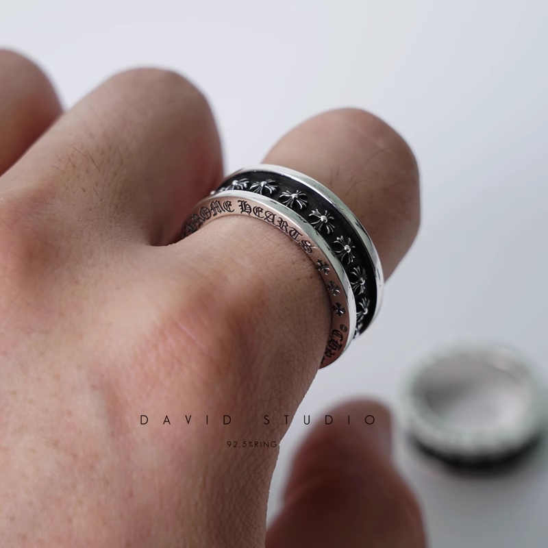 TINY CH PLUS SPINNER RING