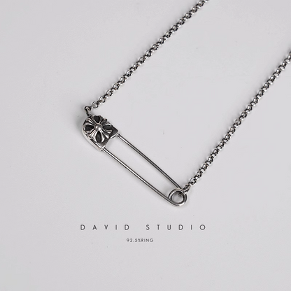 SAFETY PIN PENDANT – ROLL CHAIN