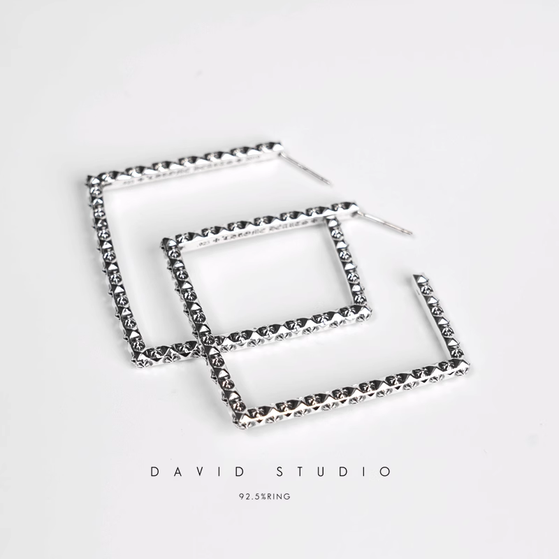 CH PLUS SQUARE HOOP EARRINGS