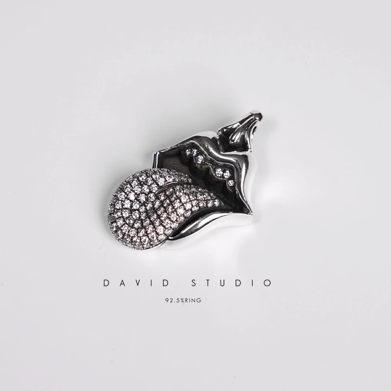 ROLLING STONES TONGUE & LIP PENDANT WITH DIAMOND
