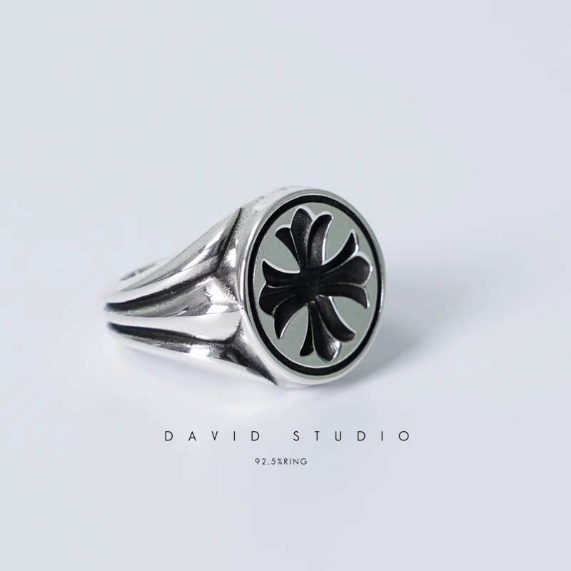 CH PLUS CONCAVE SIGNET RING