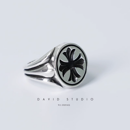 CH PLUS CONCAVE SIGNET RING