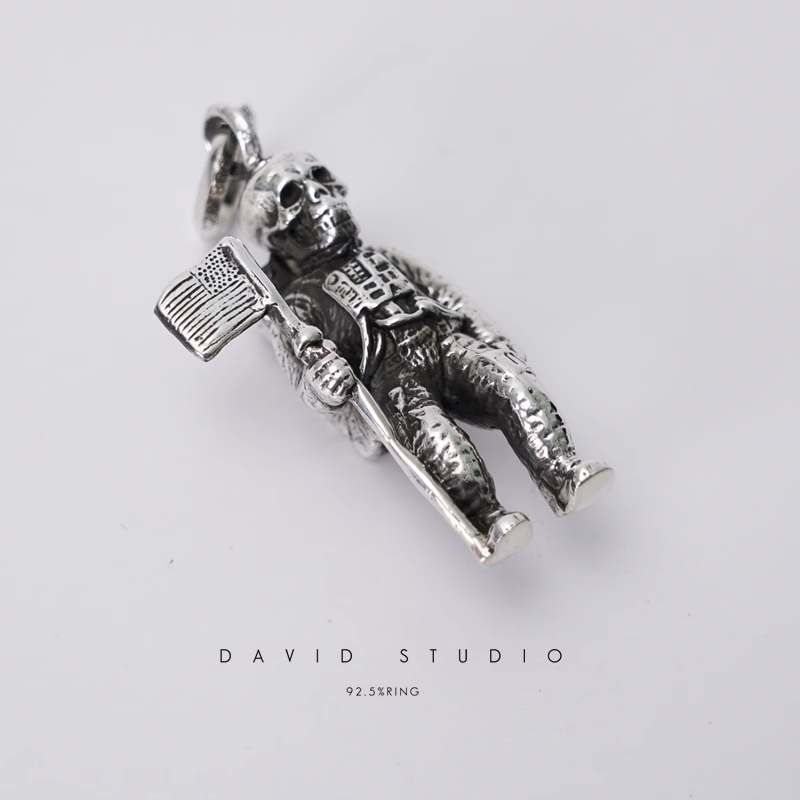 FOTI ASTRONAUT PENDANT