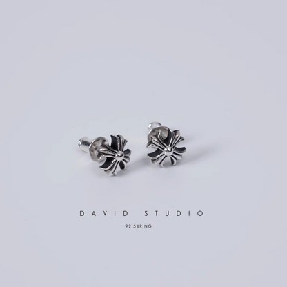 CROSS CUT OUT STUD EARRING