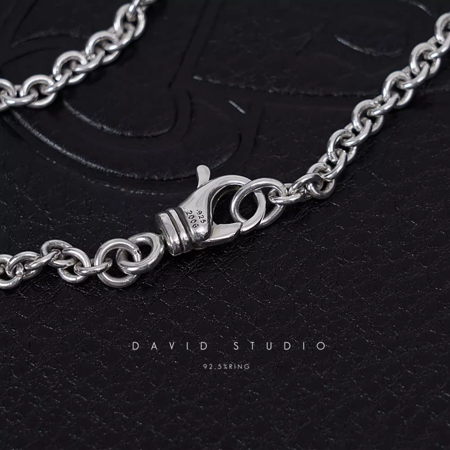 DOUBLE DAGGER PENDANT – ROLL CHAIN