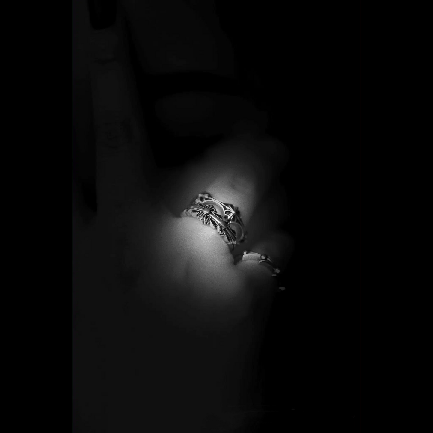 CROSS TAIL RING