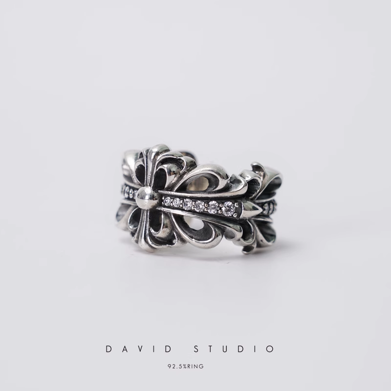 DOUBLE FLORAL RING WITH WHITE DIAMONDS