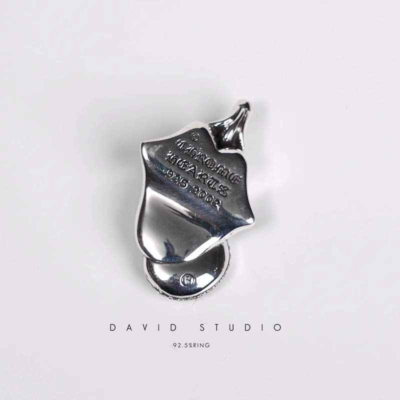 ROLLING STONES TONGUE & LIP PENDANT WITH DIAMOND