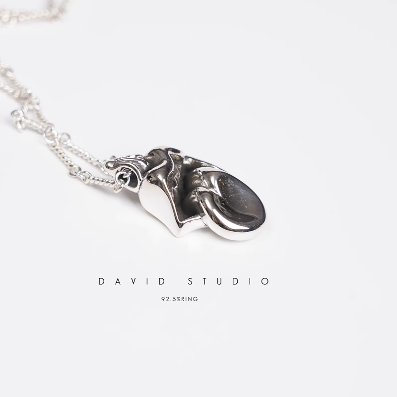 ROLLING STONES LIP & TONGUE PENDANT – TWIST CHAIN
