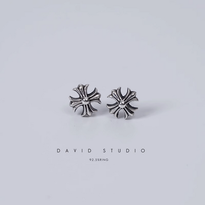 CROSS CUT OUT STUD EARRING