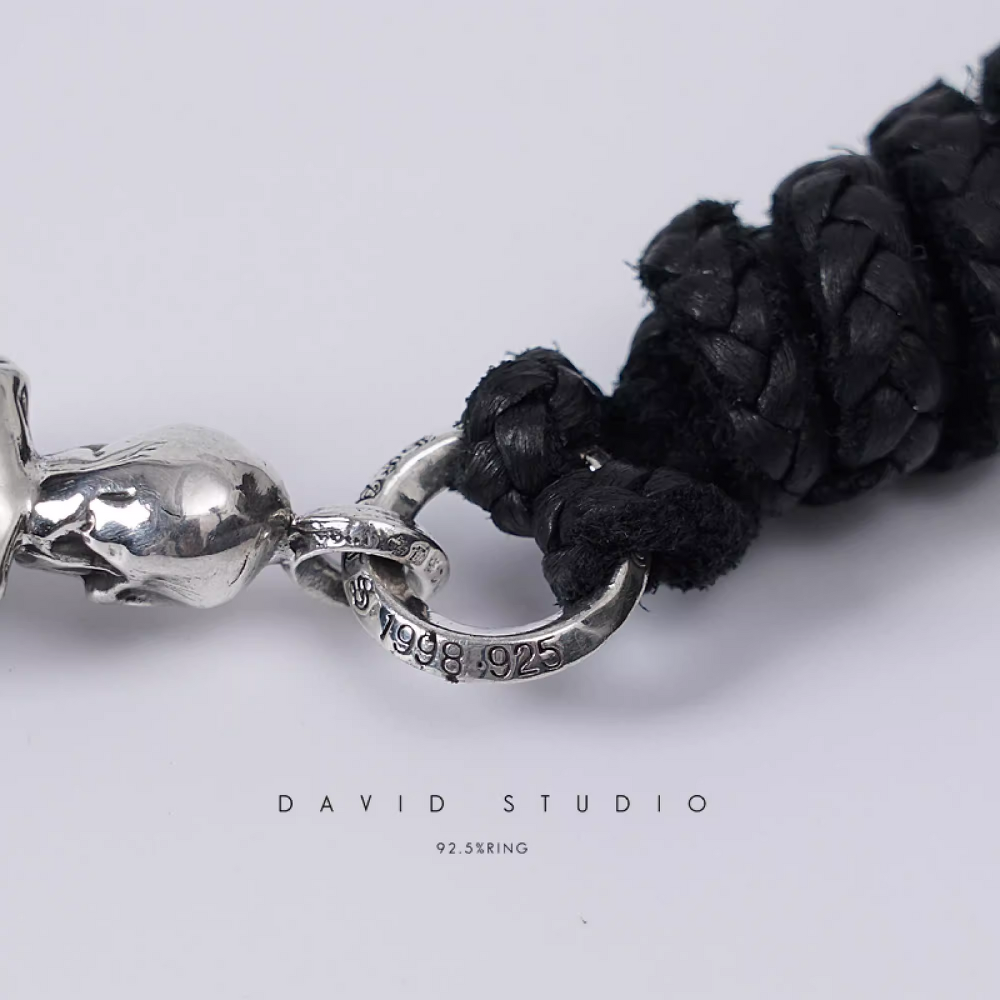 LARGE FOTI SKIPPY PENDANT – LEATHER BRAID
