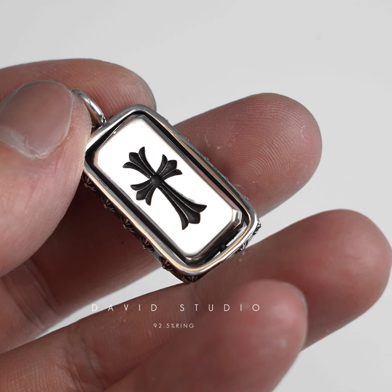 DOUBLE SPINNER PENDANT