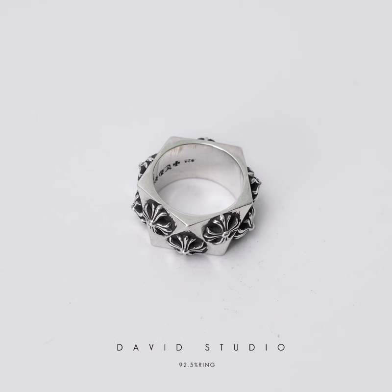 CH PLUS PENTAGON RING