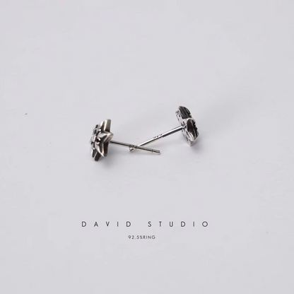 CUT OUT STAR EARRING