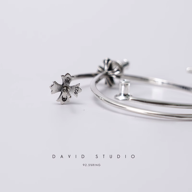CH PLUS HOOP EARRING