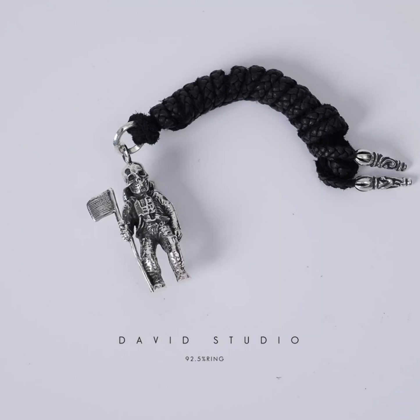 FOTI ASTRONAUT PENDANT – LEATHER BRAID
