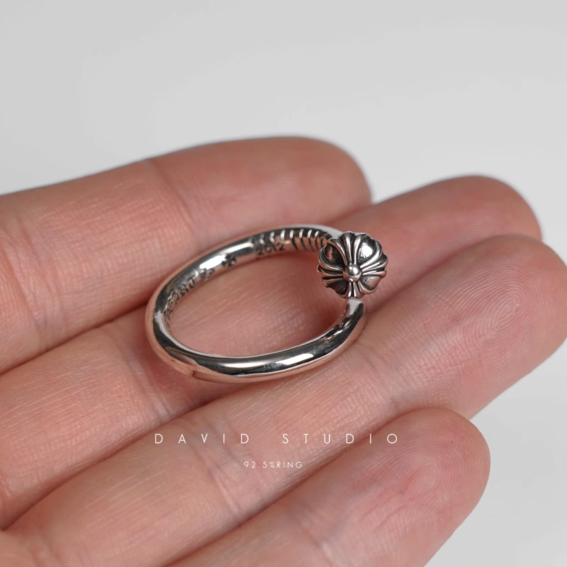NAIL RING – CROSSBALL