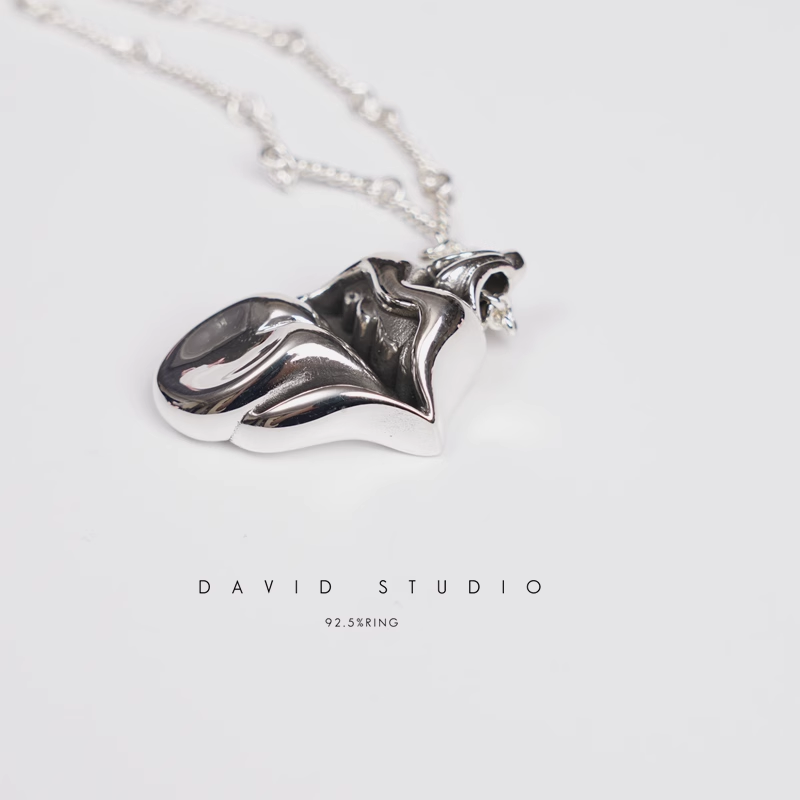 ROLLING STONES LIP & TONGUE PENDANT – TWIST CHAIN