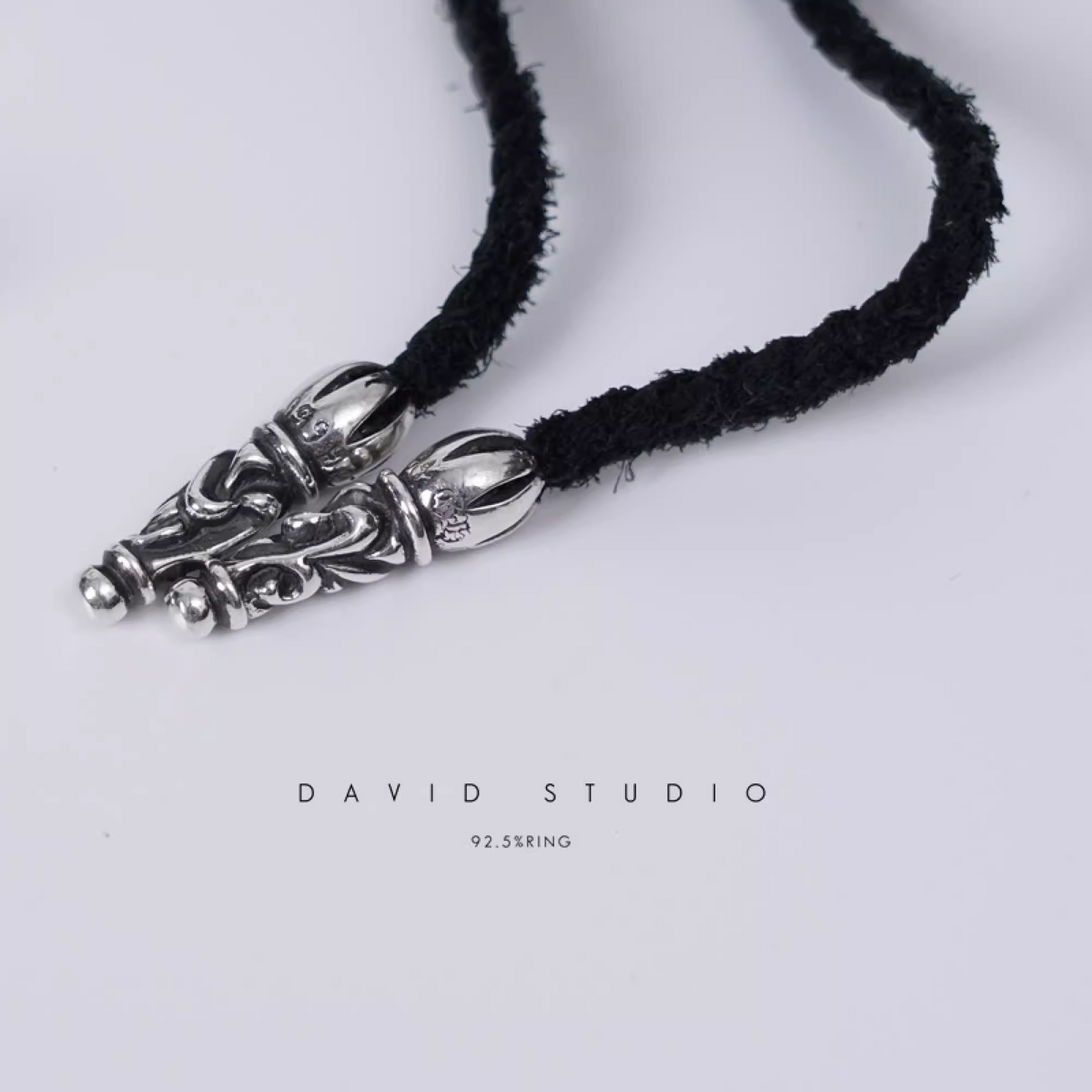 LARGE FOTI SKIPPY PENDANT – LEATHER BRAID