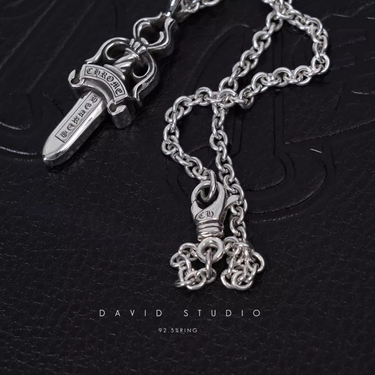 DOUBLE DAGGER PENDANT – ROLL CHAIN
