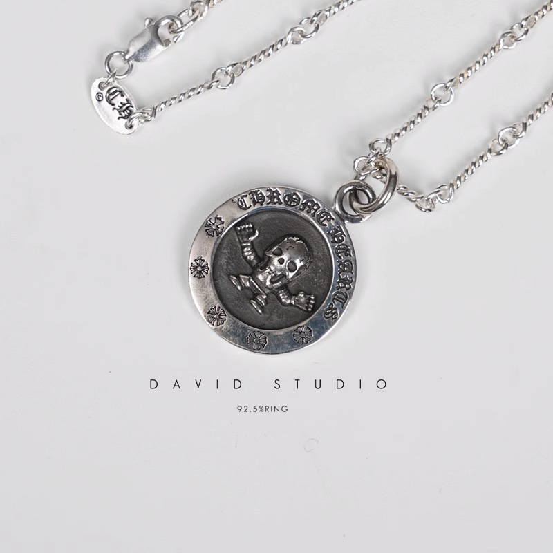 FOTI MEDALLION PENDANT – TWIST CHAIN