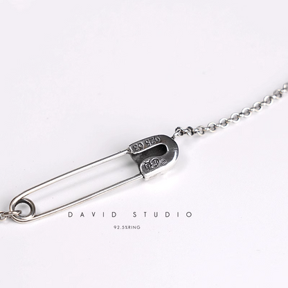 SAFETY PIN PENDANT – ROLL CHAIN