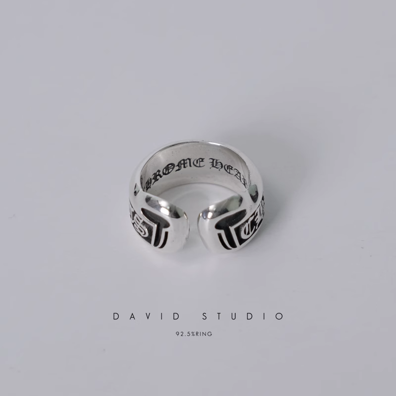 CHROME HEARTS SCROLL RING – SMALL LABEL RING