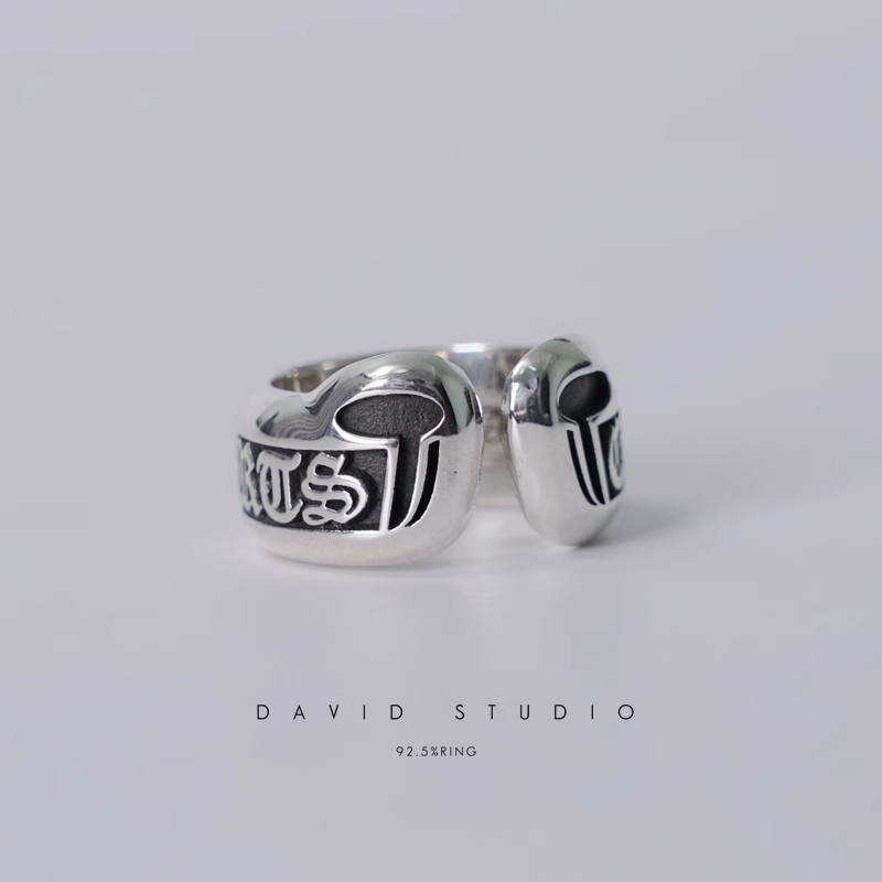 CHROME HEARTS SCROLL RING – SMALL LABEL RING