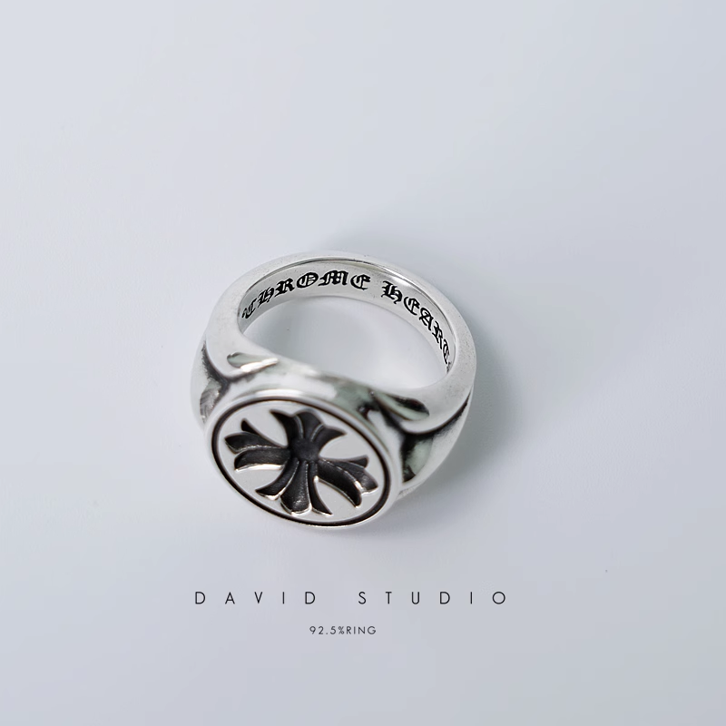 CH PLUS CONCAVE SIGNET RING