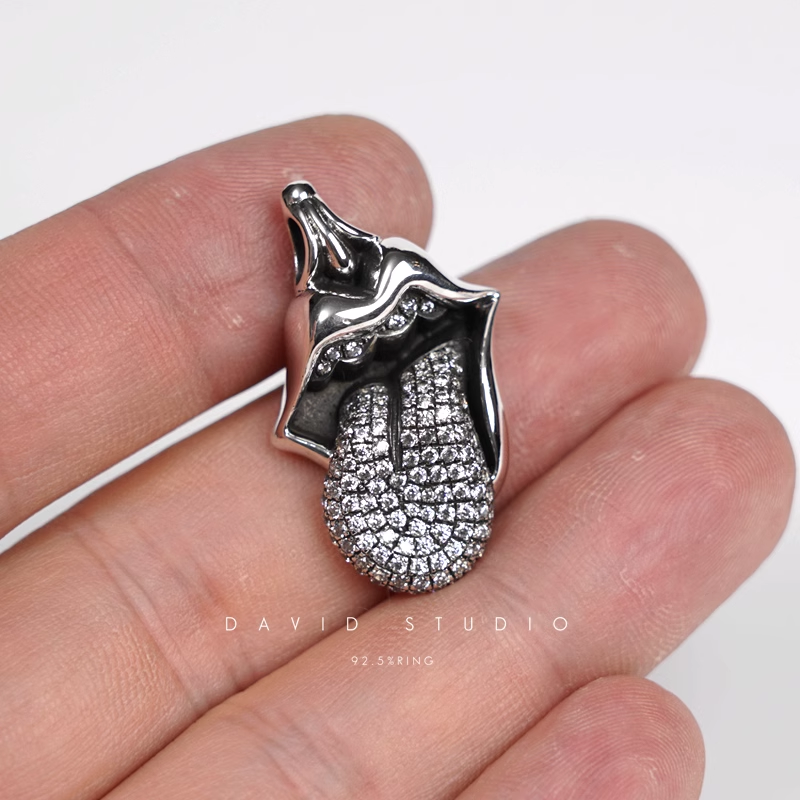 ROLLING STONES TONGUE & LIP PENDANT WITH DIAMOND