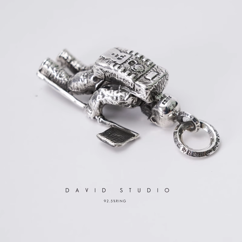 FOTI ASTRONAUT PENDANT
