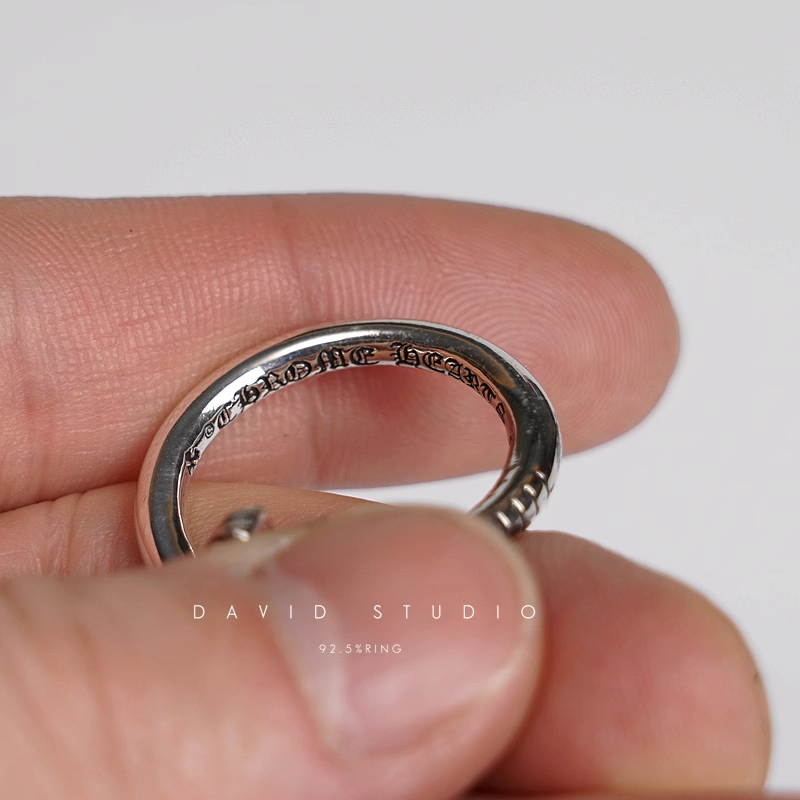 NAIL RING – CROSSBALL