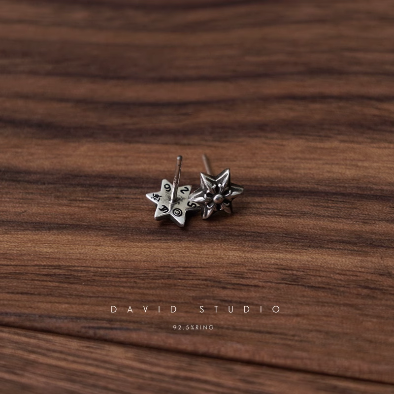 CUT OUT STAR EARRING