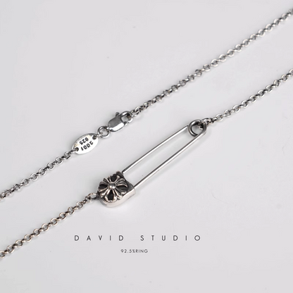 SAFETY PIN PENDANT – ROLL CHAIN