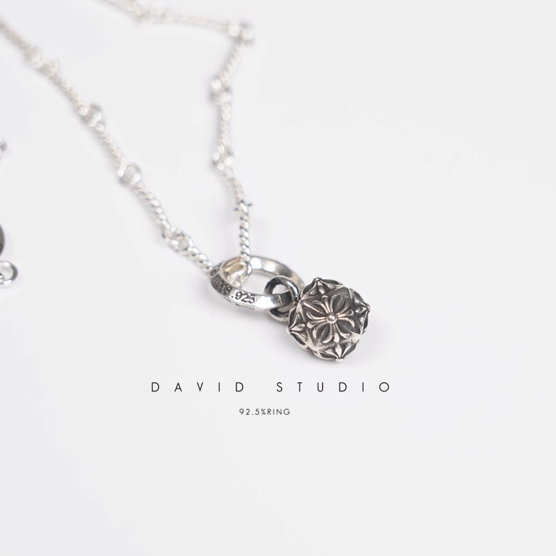 PYRAMID PLUS BALL CHARM – TWIST CHAIN