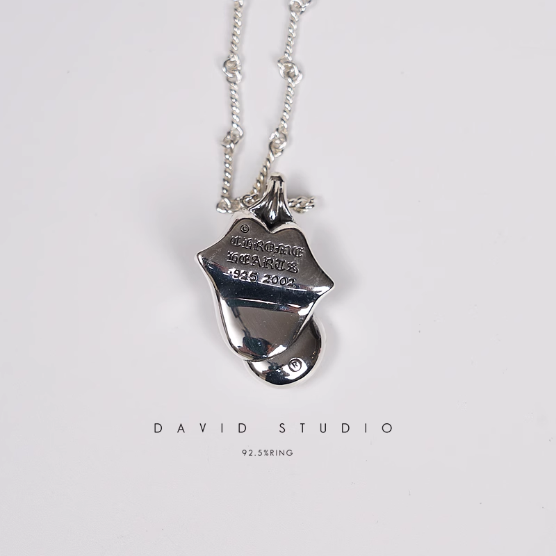 ROLLING STONES LIP & TONGUE PENDANT – TWIST CHAIN