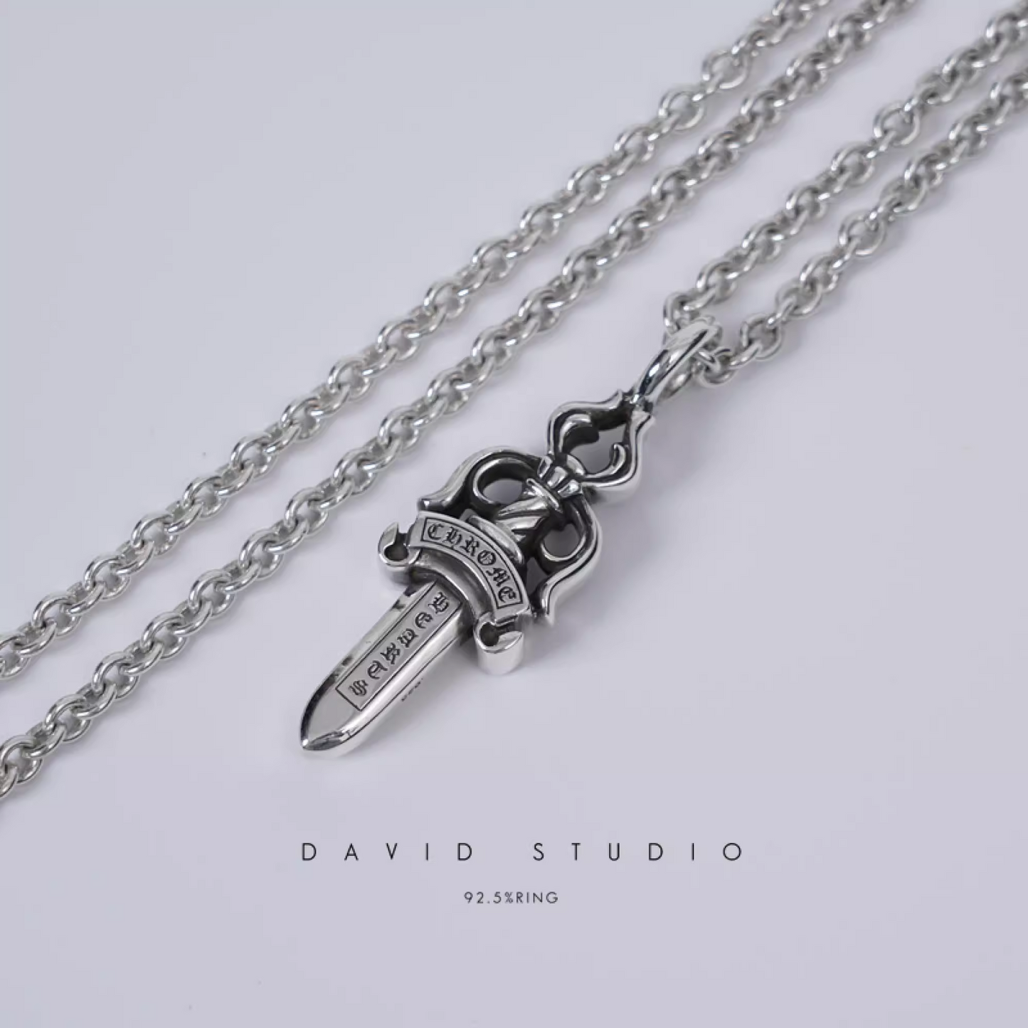 DOUBLE DAGGER PENDANT – ROLL CHAIN