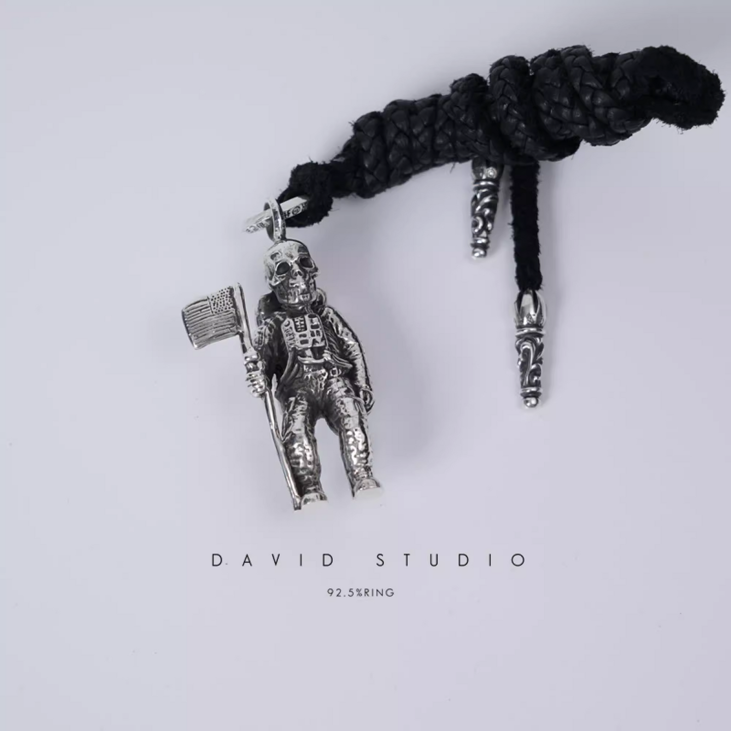 FOTI ASTRONAUT PENDANT – LEATHER BRAID