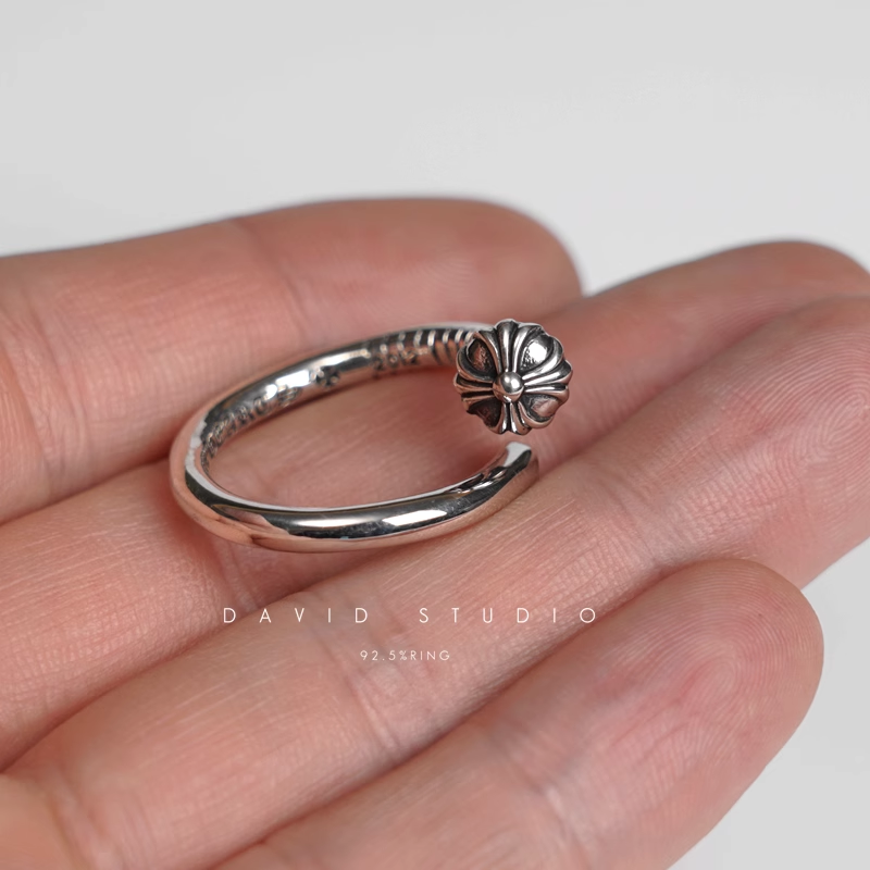 NAIL RING – CROSSBALL