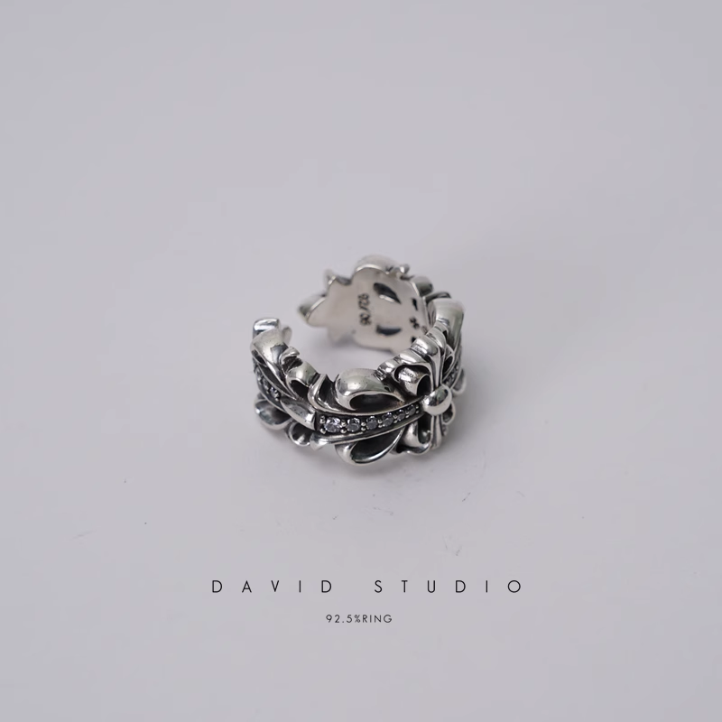 DOUBLE FLORAL RING WITH WHITE DIAMONDS