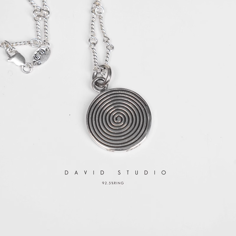 FOTI MEDALLION PENDANT – TWIST CHAIN