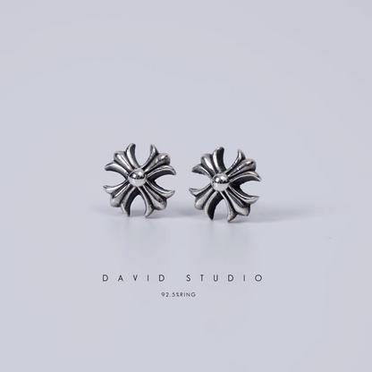CROSS CUT OUT STUD EARRING