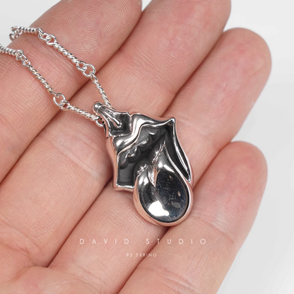 ROLLING STONES LIP & TONGUE PENDANT – TWIST CHAIN