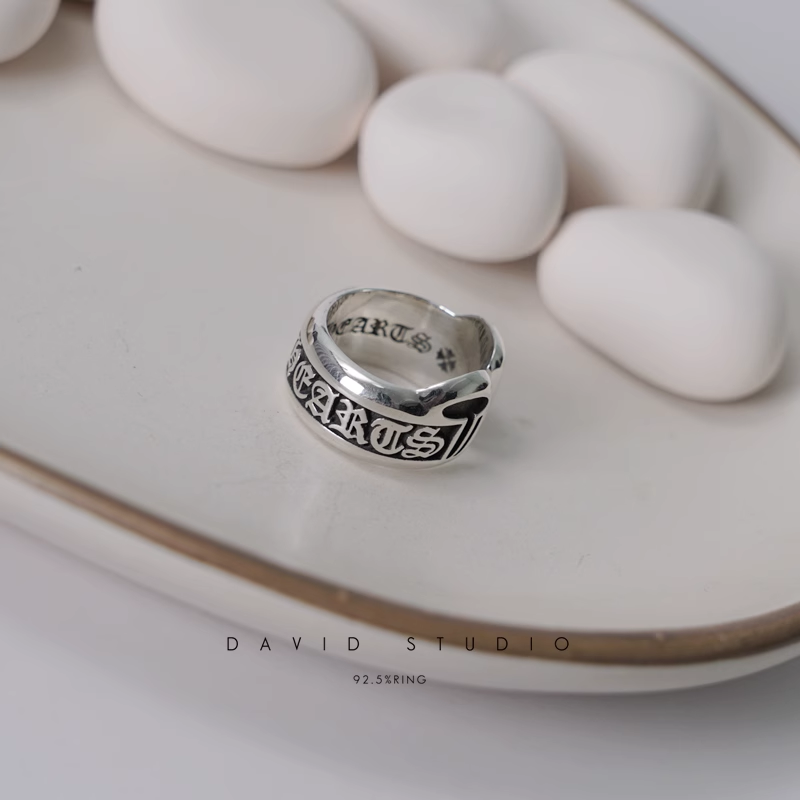 CHROME HEARTS SCROLL RING – SMALL LABEL RING