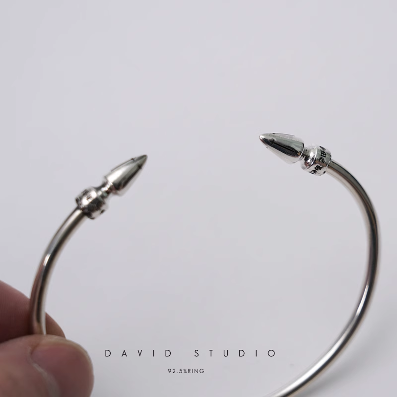SKINNY SPIKE CUFF