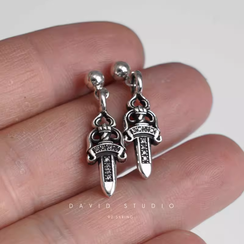 DAGGER DROP EARRING WITH DIAMOND