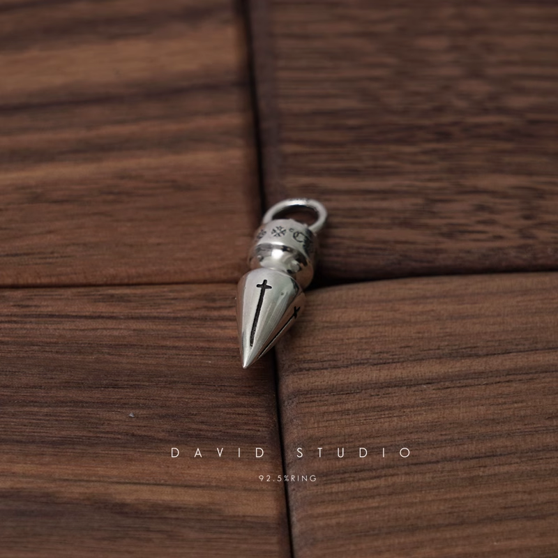 SPIKE PENDANT