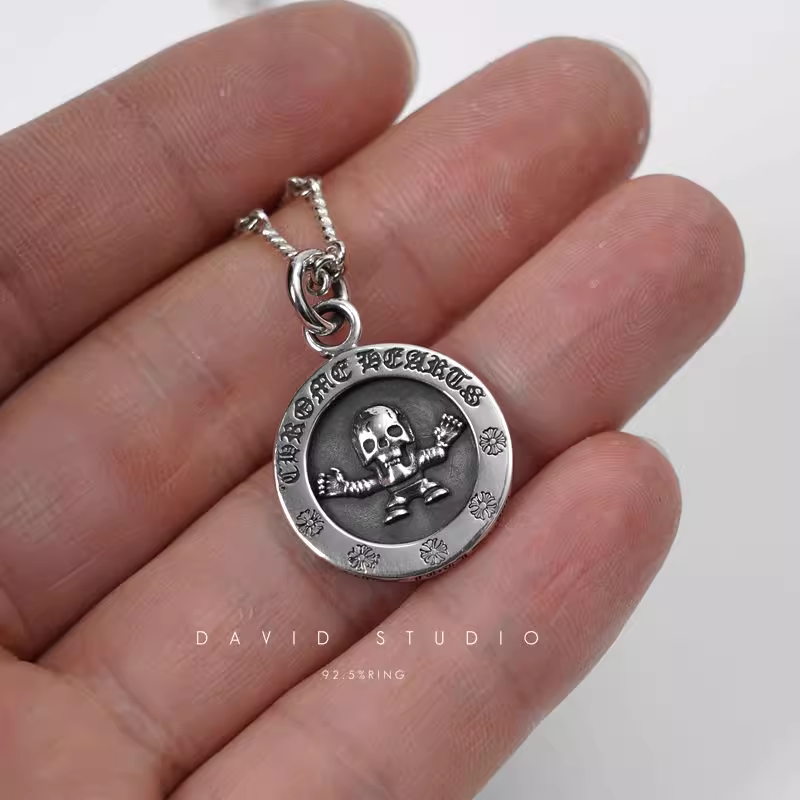 FOTI MEDALLION PENDANT – TWIST CHAIN
